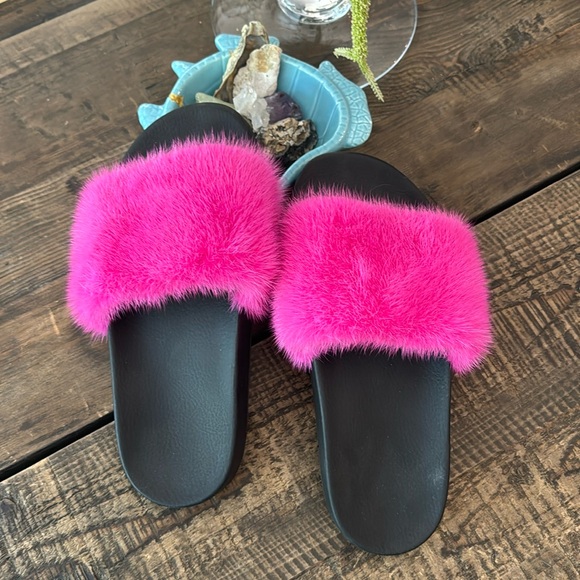 Givenchy mink slides - Picture 1 of 8